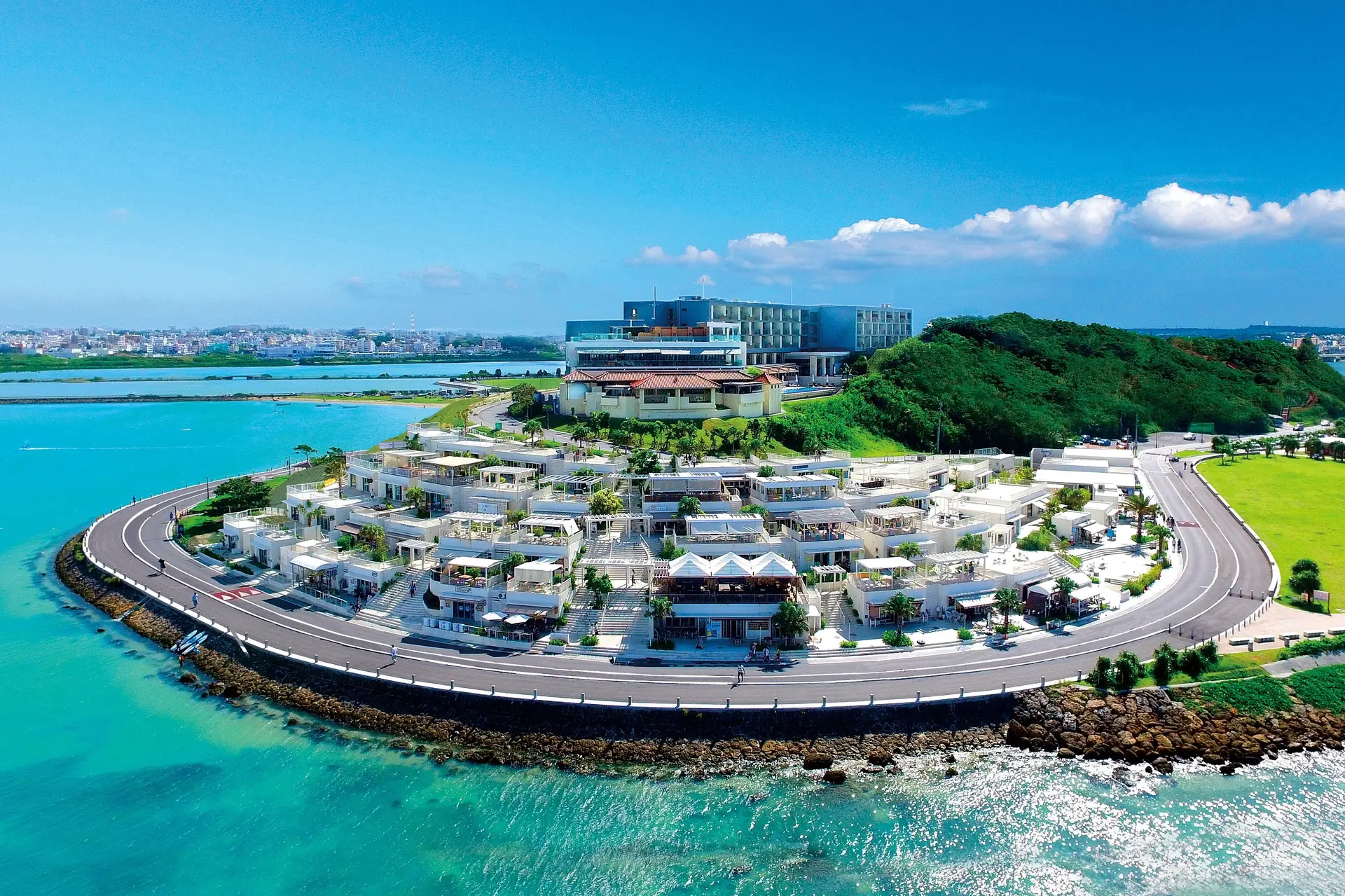 瀬長島ウミカジテラス航空写真 — SEE THE SEA select & resort の位置